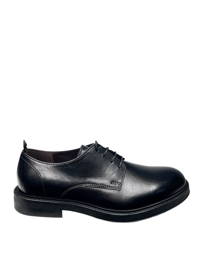 stringata uomo nero