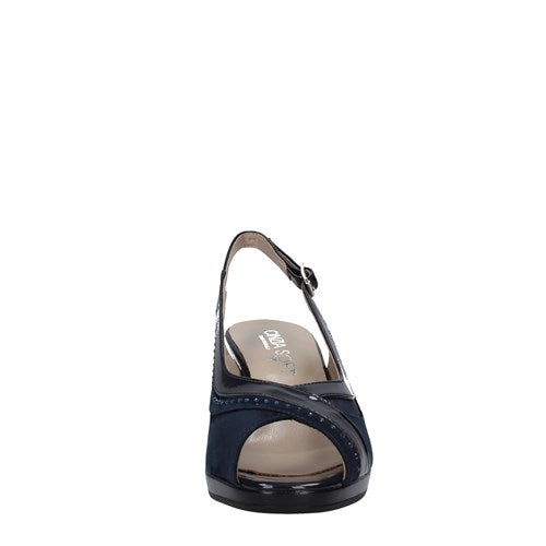 Sandalo comfort elegante in camoscio e rete