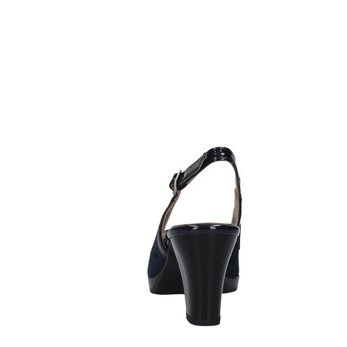 Sandalo comfort elegante in camoscio e rete