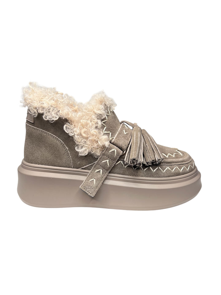 polacco donna pelle fango